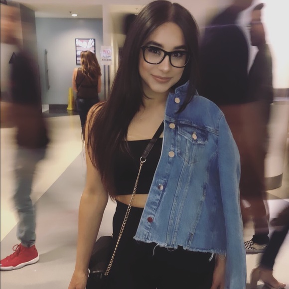 Meet your Posher, Bobbi - Picture 1 of 3